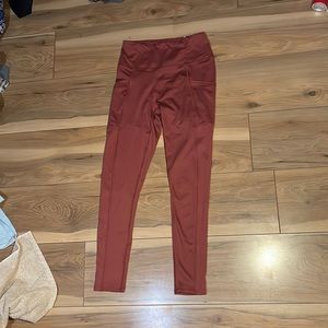 Good leggings. Maroon leggings